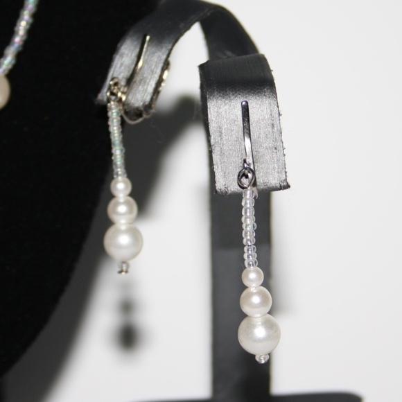 VINTAGE white pearl double strand necklace. 20 inch and 22 inch lengths - Picture 3 of 4